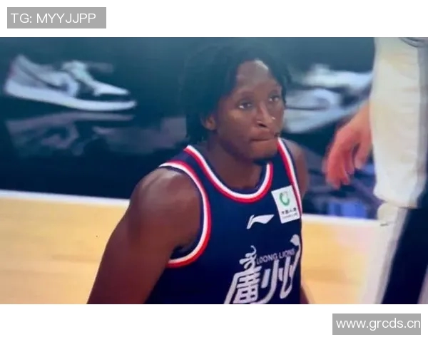 小卡盛赞奥拉迪波状态回暖快攻中展现空接三分与突破能力 小卡盛赞奥拉迪波状态回暖快攻中展现空接三分与突破能力