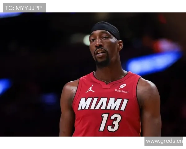 小卡称赞训练营表现出色年轻球员防守沟通能力显著提升 小卡称赞训练营表现出色年轻球员防守沟通能力显著提升