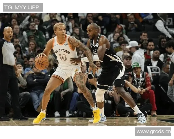 米德尔顿谈字母在篮下表现期待制造进攻犯规的精彩瞬间