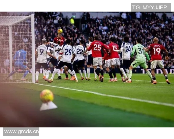 差点出事!热刺后场出球被断,勒温得球后扫射高出横梁 差点出事!热刺后场出球被断,勒温得球后扫射高出横梁