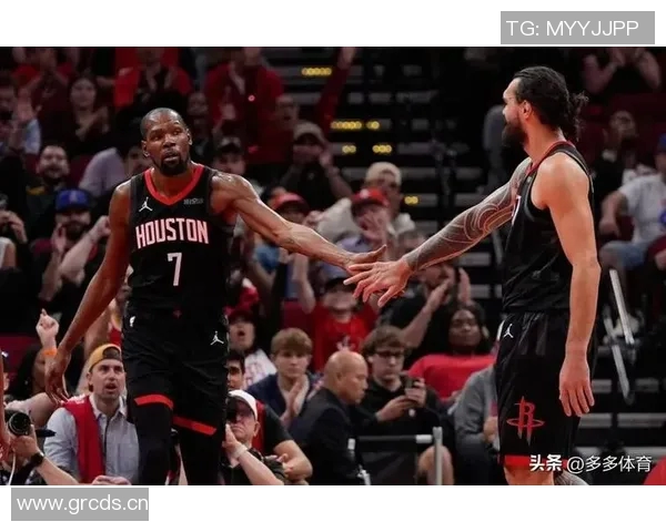 火箭训练营第4日精彩瞬间KD与谢泼德击掌卡佩拉与亚当斯温馨相拥 火箭训练营第4日精彩瞬间KD与谢泼德击掌卡佩拉与亚当斯温馨相拥