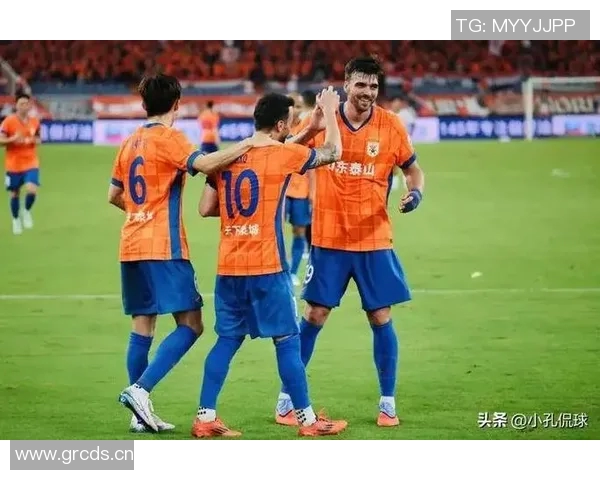 后场防守失误致命奥斯卡助攻侯永永头球破门泰山队暂时落后玉昆队 后场防守失误致命奥斯卡助攻侯永永头球破门泰山队暂时落后玉昆队