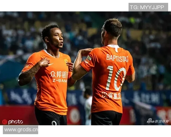 梅开二度的拉斐尔维加助力帕尔梅拉斯逆转胜利展现伟大比赛精神