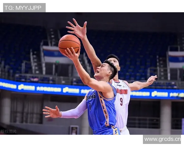 贾尔斯单节高效表现力争上游力抗首钢五虎合力得分优势 贾尔斯单节高效表现力争上游力抗首钢五虎合力得分优势