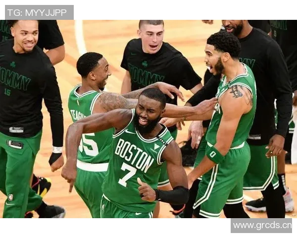 布朗谈连续得分30纪录终结强调团队胜利与为队友创造机会的重要性