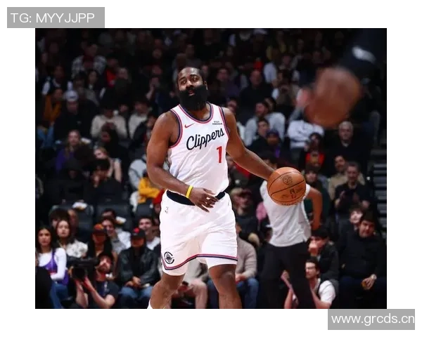 哈登火力全开半场表现惊艳独得22分助球队掌控比赛节奏