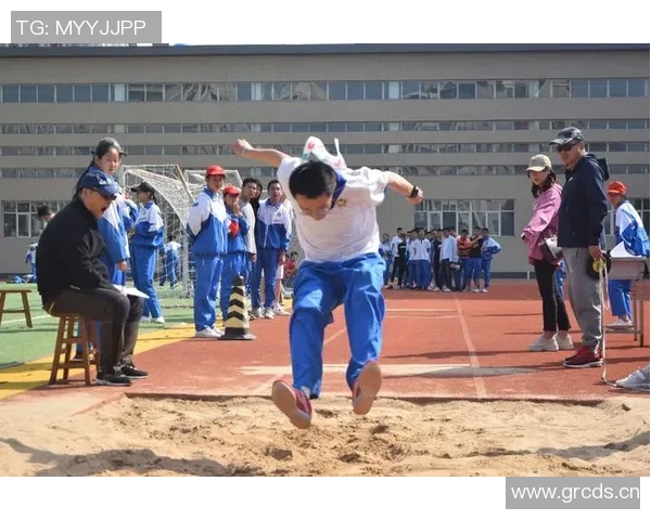 普理查德揭露训练营对抗激烈程度颈部血痕见证战斗般的拼搏精神 普理查德揭露训练营对抗激烈程度颈部血痕见证战斗般的拼搏精神