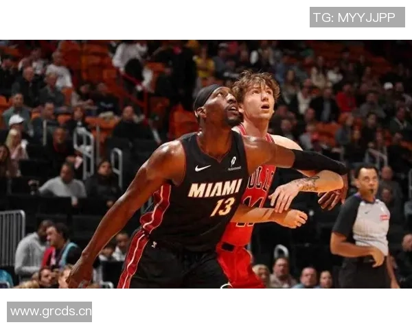 热火队斯波称赞热巴韦尔在篮板拼抢中的统治力对球队至关重要 热火队斯波称赞热巴韦尔在篮板拼抢中的统治力对球队至关重要