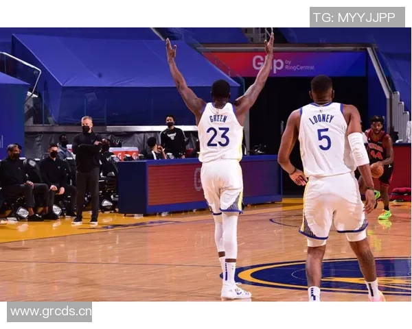 费尔斯上半场表现抢眼7号秀9投4中三分2中2贡献12分6板6助