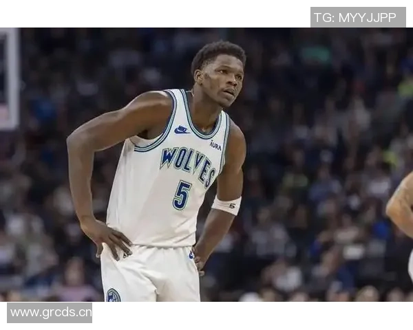 爱德华兹谈控卫角色适应强调减少失误与团队配合的重要性 爱德华兹谈控卫角色适应强调减少失误与团队配合的重要性