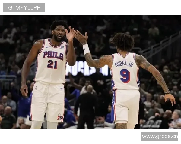 76人客场挑战雄鹿恩比德因伤缺阵马克西有望出战助力球队