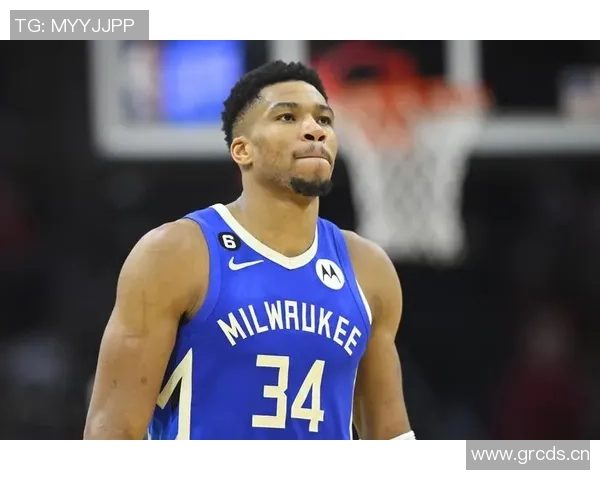 字母哥半场表现抢眼8投5中斩获15分3篮板2助攻独得11分助球队争胜 字母哥半场表现抢眼8投5中斩获15分3篮板2助攻独得11分助球队争胜